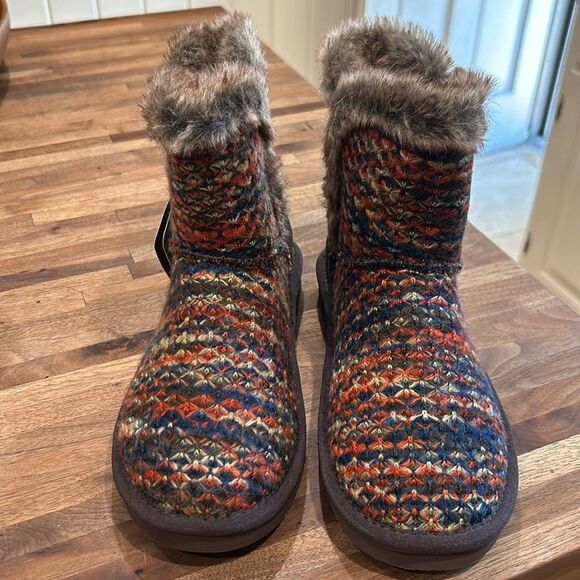 Lamo Knit Boots NIB, Rare so cute size 6 warm cozy boots ! - Picture 1 of 9